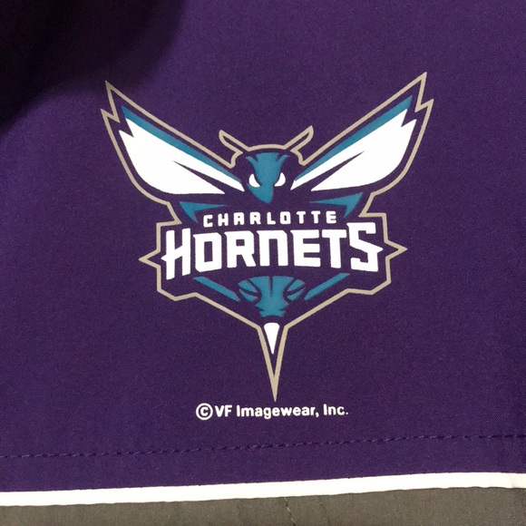 NBA Hornets Windbreaker - Picture 2 of 6